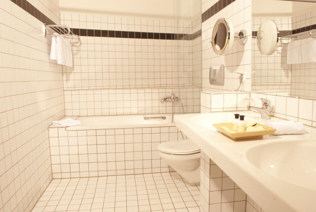 Hotel Rolandsburg Dusseldorf