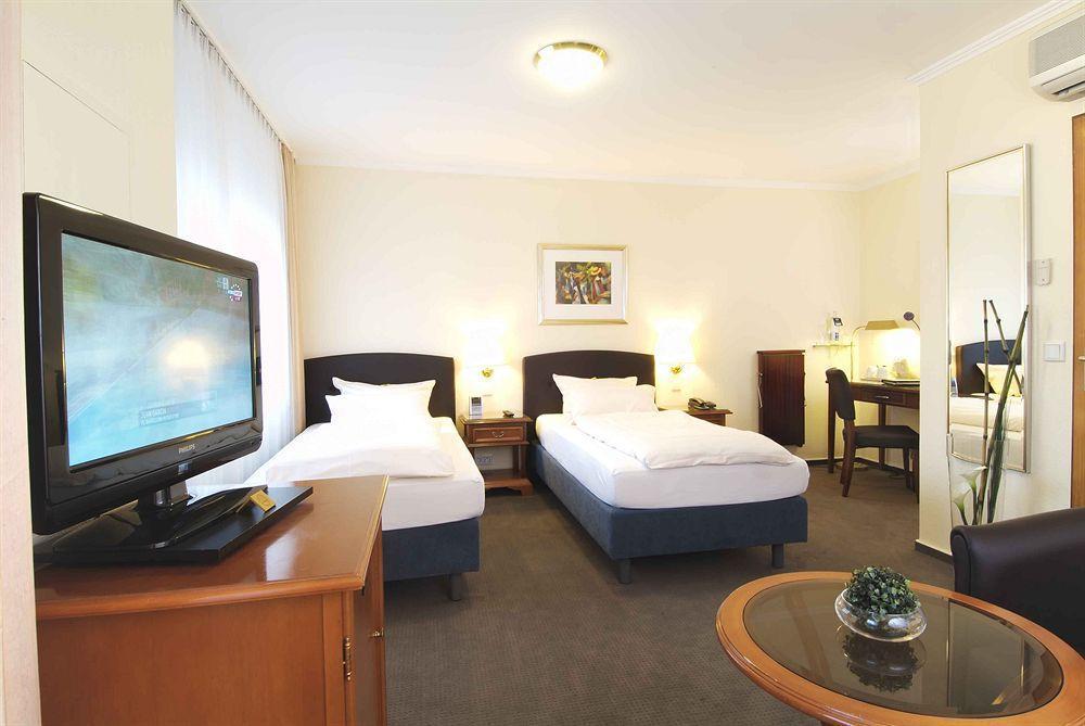 Flora Aparthotel 4*