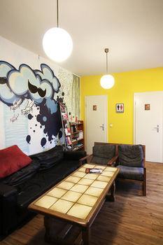 Backpackers - Self Check-in * Dusseldorf