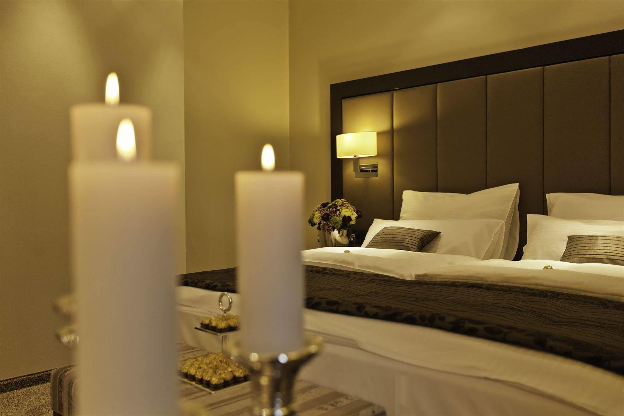 Favor Hotel 4*