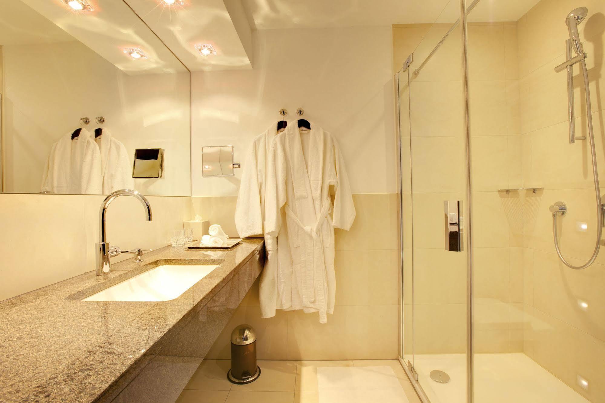 Favor Hotel