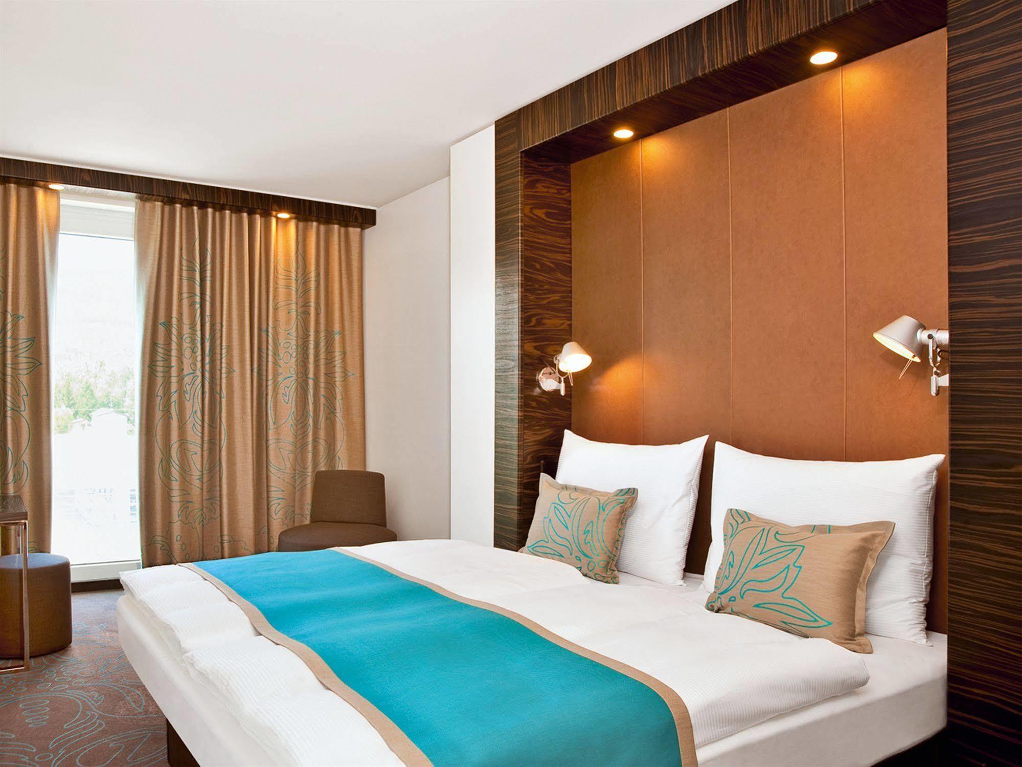 One Hauptbahnhof Hotel