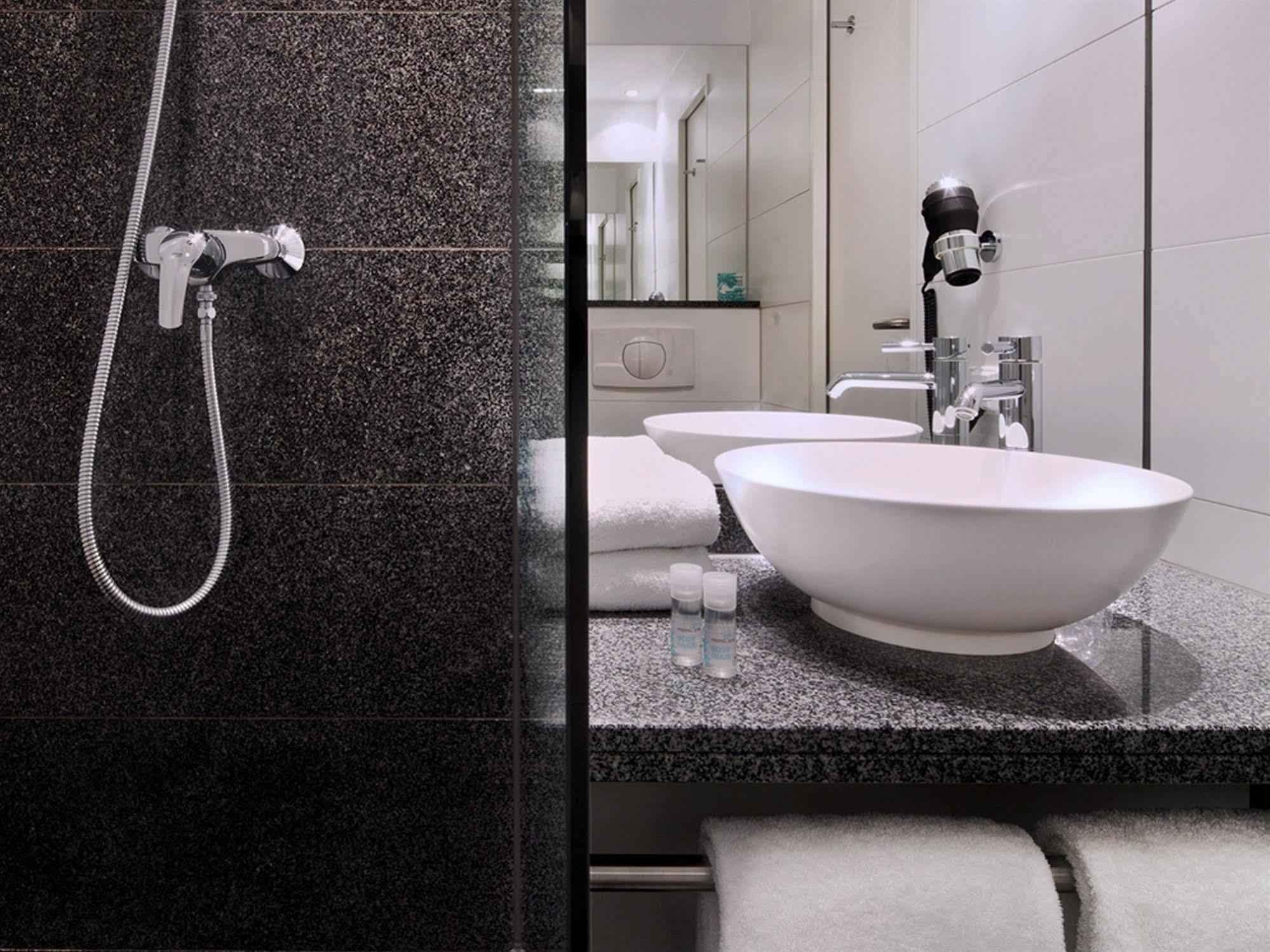 Hotel One Hauptbahnhof Dusseldorf