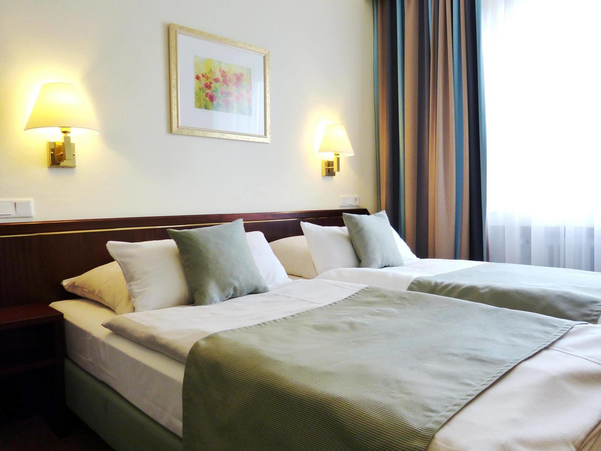 Trip Esplanade, Hotel 4*