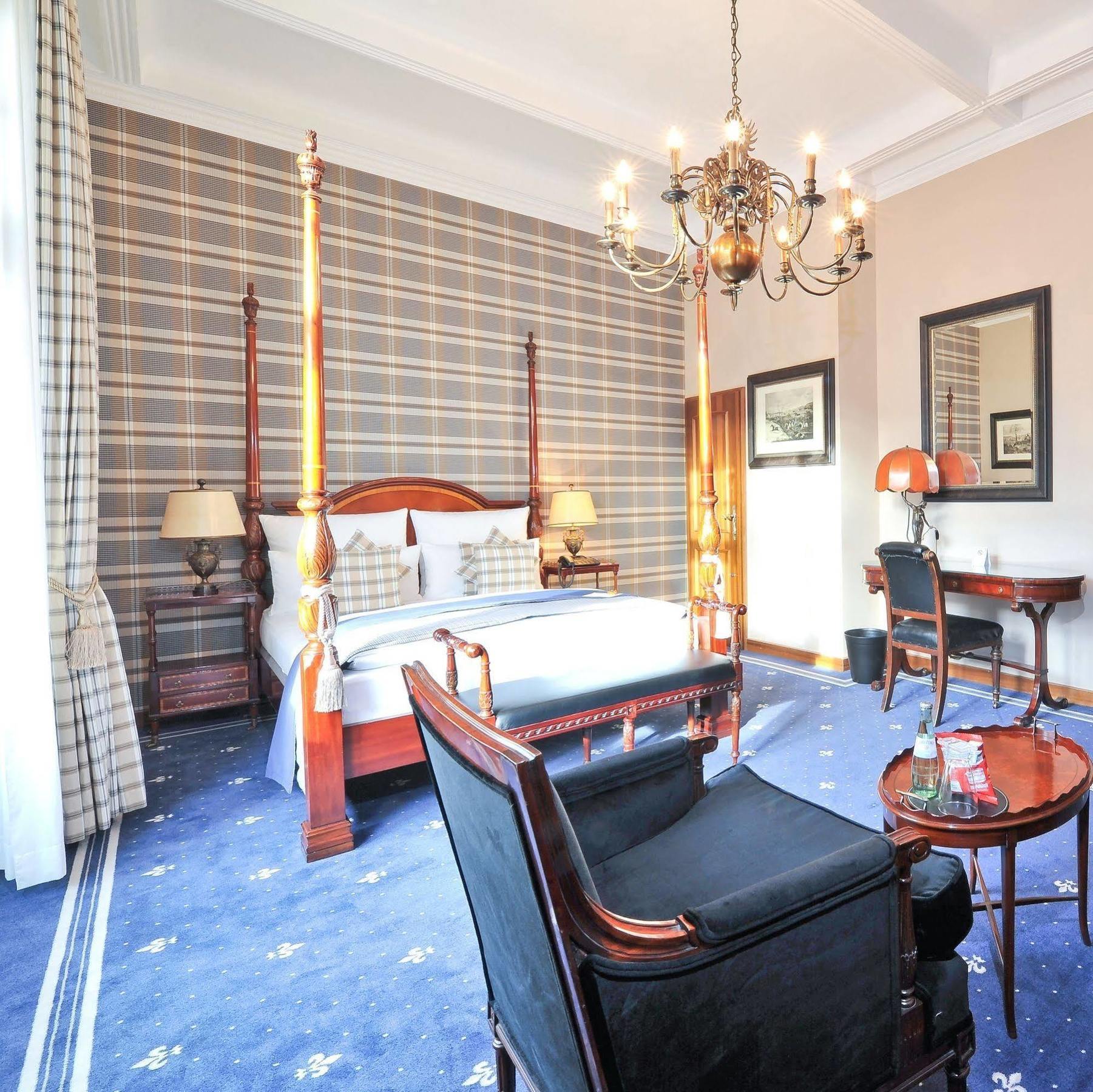 Windsor Hotel 4*