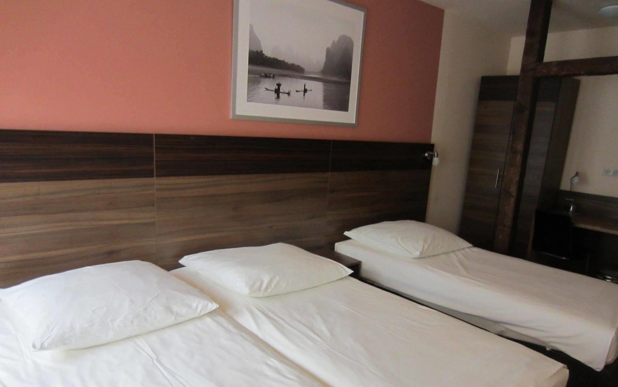 Altduesseldorf Hotel 3*