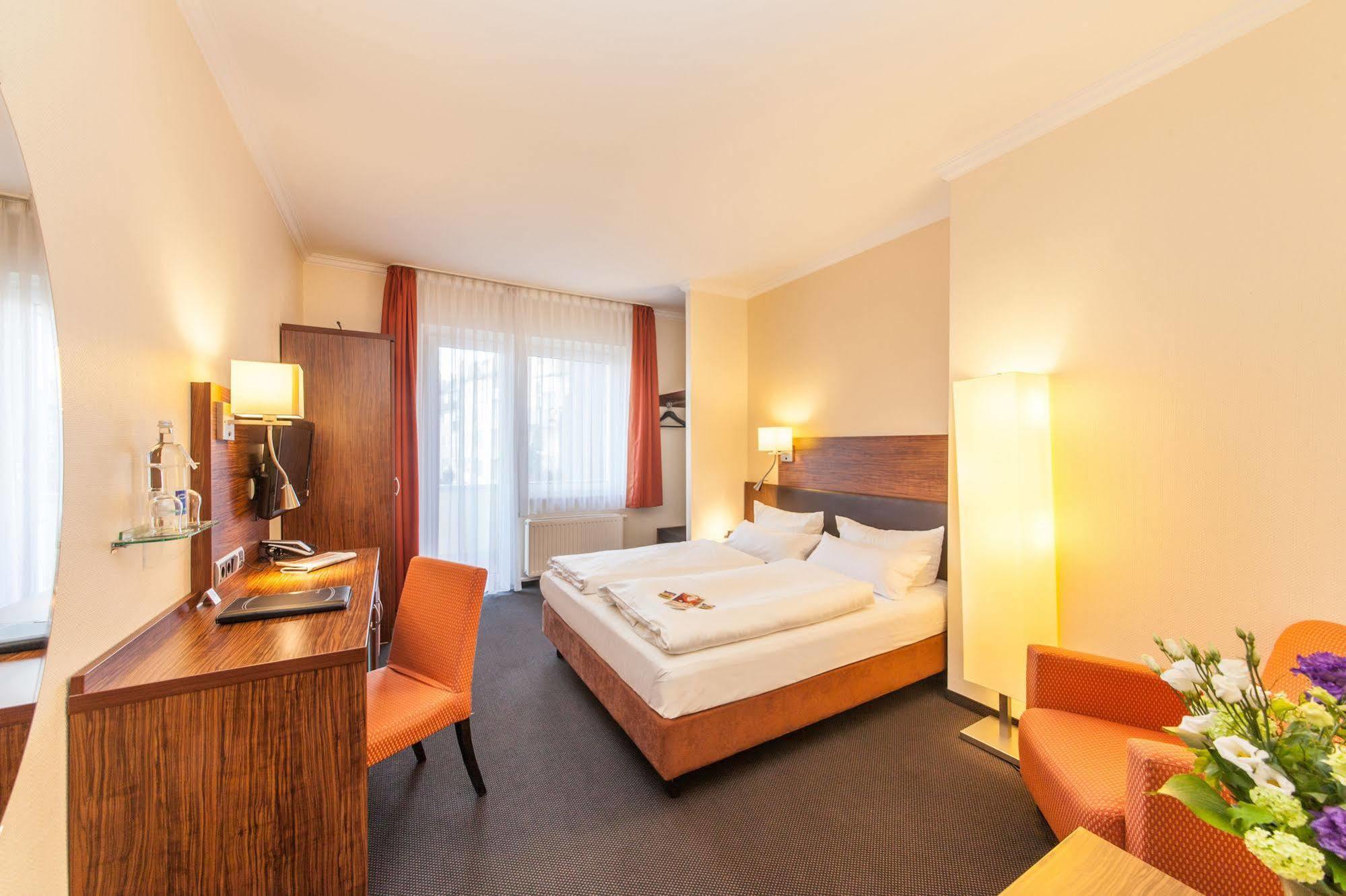 Aparthotel Flora 4*