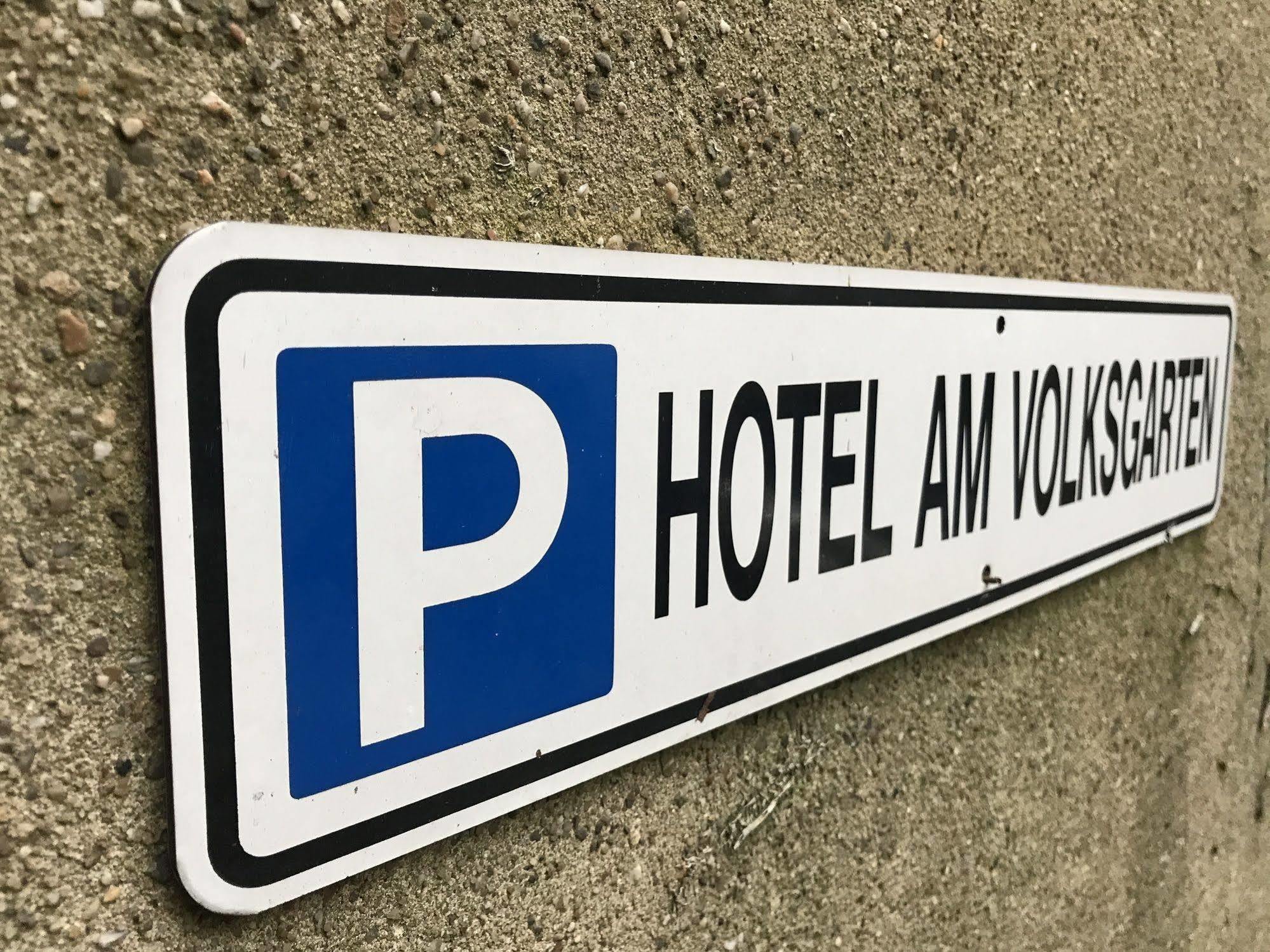 Am Volksgarten 3*
