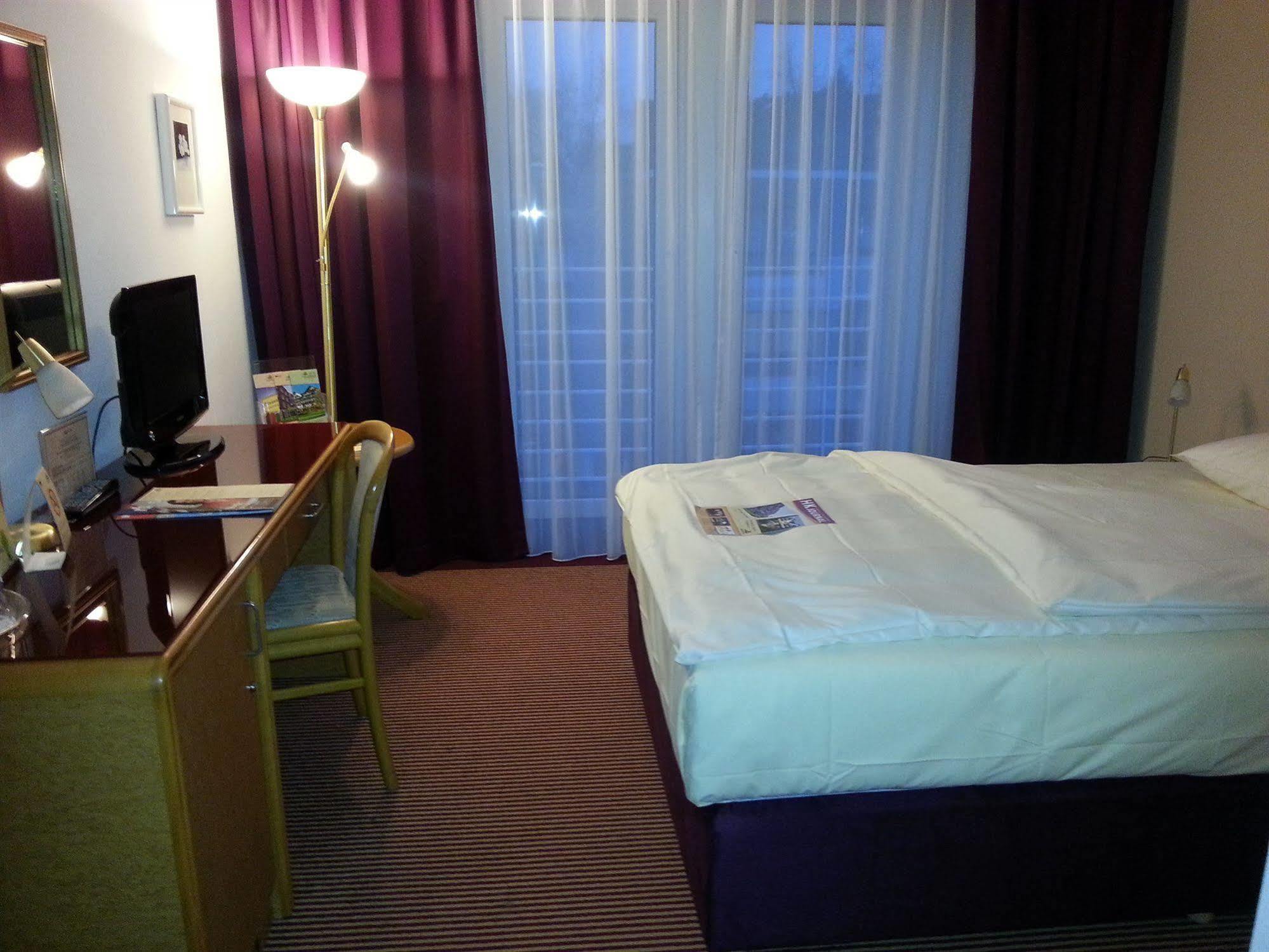 Hk City 4*