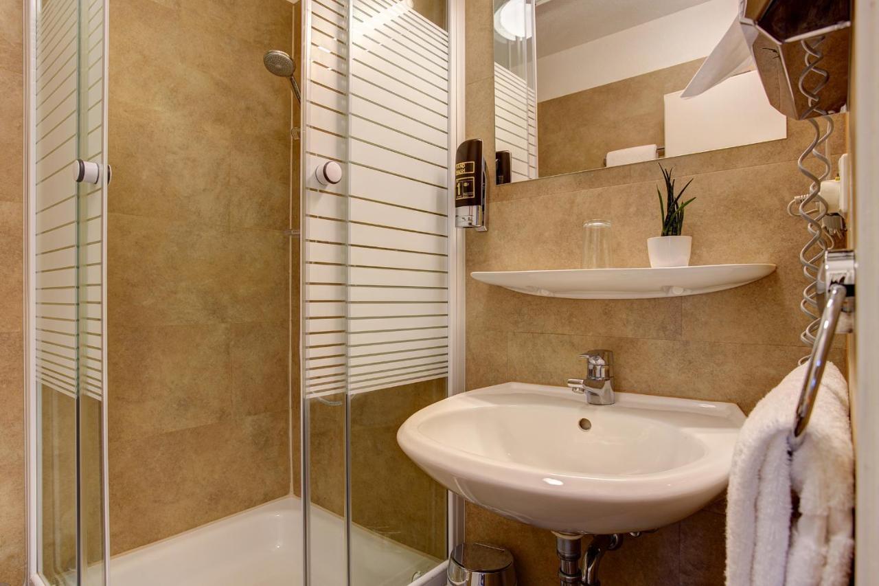 Hotel Sure By Best Western Ambassador 3*