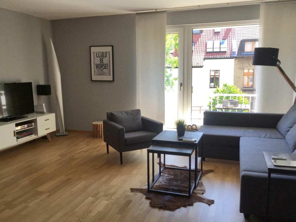 21st Apartment *