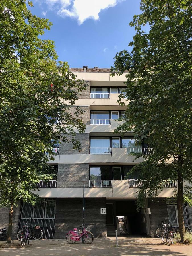 21st Apartment *