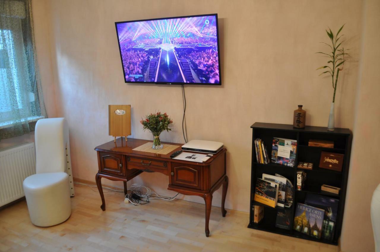 Lux Homestay *