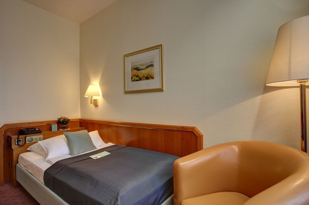 Trip Esplanade, Hotel