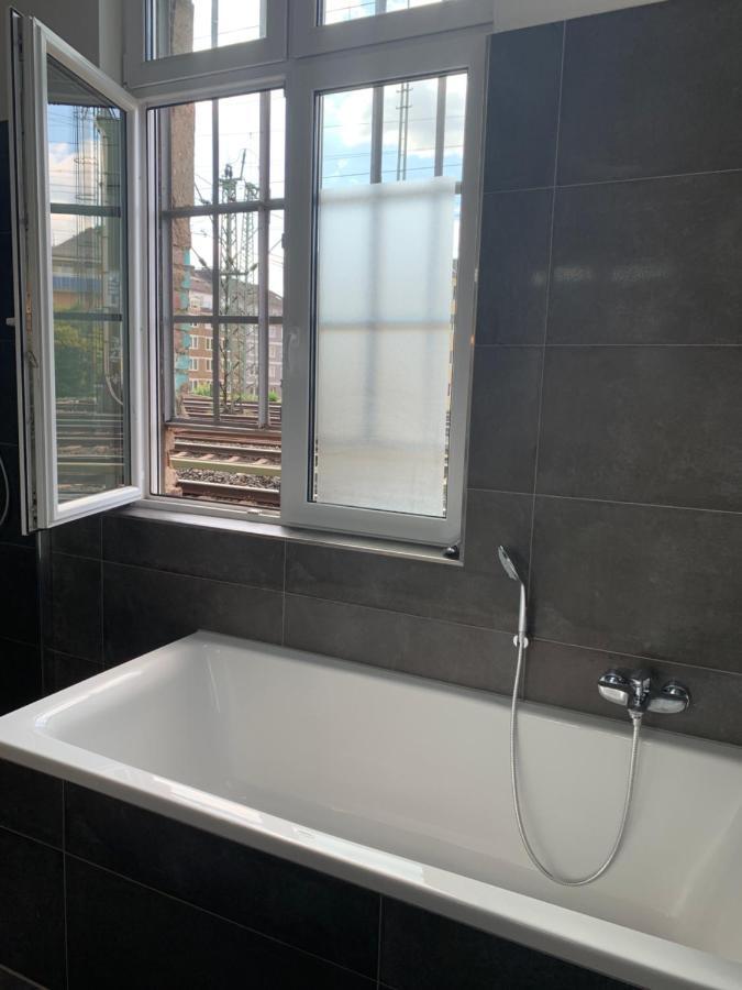Duesseldorf 5 Min To Train Station Private Guest house *
