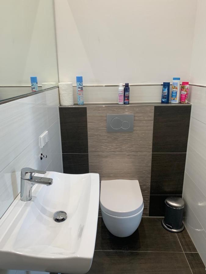 Duesseldorf 5 Min To Train Station Private