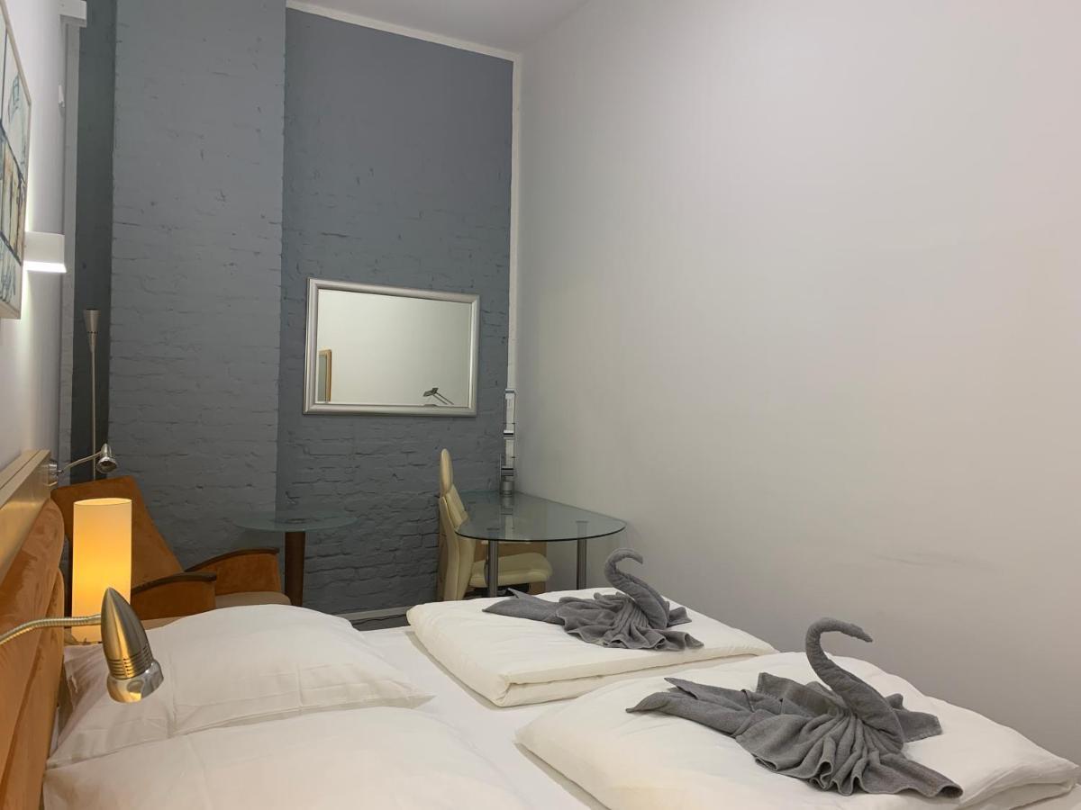 Guest house Duesseldorf 5 Min To Train Station Private