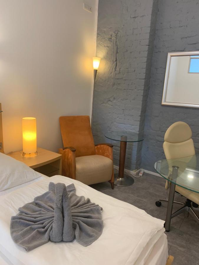 Guest house Duesseldorf 5 Min To Train Station Private *