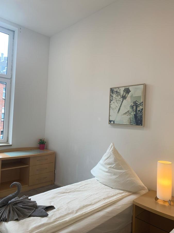 Duesseldorf 5 Min To Train Station Private Guest house *