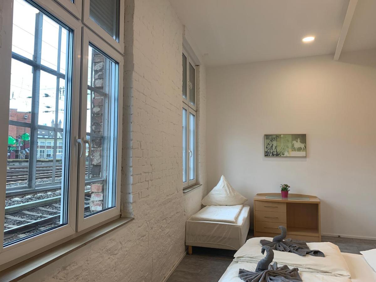Guest house Duesseldorf 5 Min To Train Station Private