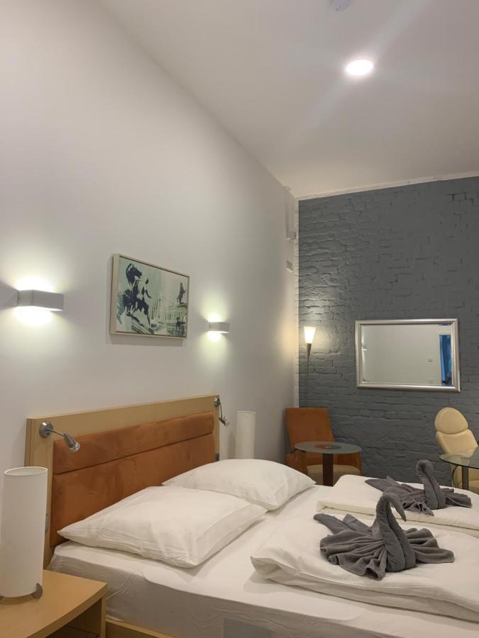 Guest house Duesseldorf 5 Min To Train Station Private *