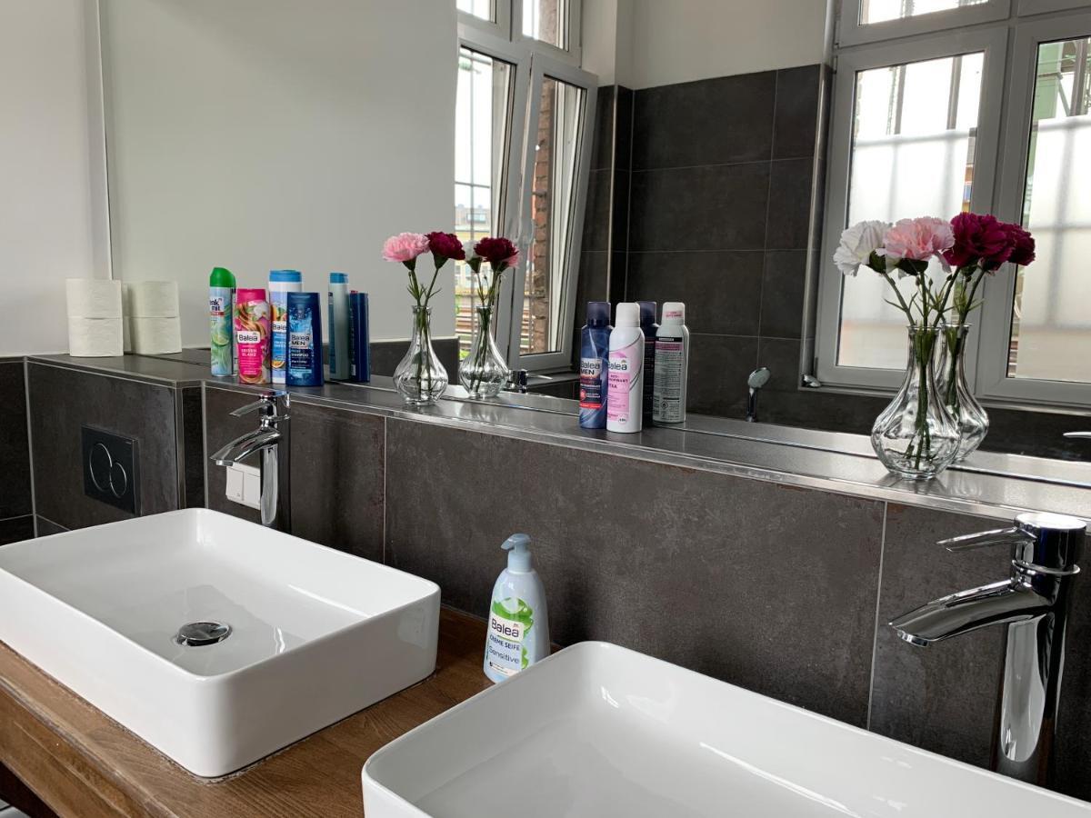 Guest house Duesseldorf 5 Min To Train Station Private