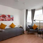 Apartment Duesseldorf Wersten Naehe Uni & Uniklinik, Neue Moebel & Bad, Kochnische
