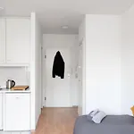 Apartment Duesseldorf Wersten Naehe Uni & Uniklinik, Neue Moebel & Bad, Kochnische