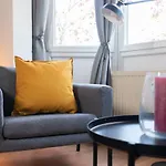 Apartment Duesseldorf Wersten Naehe Uni & Uniklinik, Neue Moebel & Bad, Kochnische
