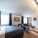 B-Hotel