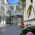 City Lounge Hotel