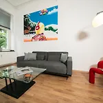 White 60 Qm Apartment - Zentral - Balkon - Messe