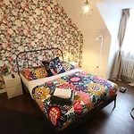 Cozy-City-Central Apartment