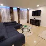 3 Zimmer Wohnung - Keine Party Wohnung ! 6 Personen