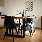 Oldtown Studio Apartment With 2 Bathrooms