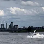 Wohnung Mit Balkon Am Rhein