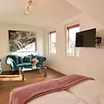 Victoria Boardinghouse