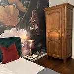Geschmackvolles Appartement Mitten In Duesseldorf