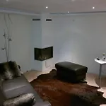Zimmer Mit Bad, Modern Und Ruhig - Familiaer!