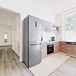 Raj Living - 3 Zimmer Wohnungen Mit Balkon - 15 Min Zur Messe Dus