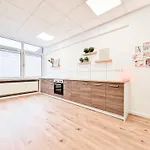Raj Living - City Center Apartments With 5 Rooms - 10 Min Messe Dus