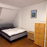 T&K Apartments - Komfortables Haus - 8 Zimmer - 6Min Zur Messe