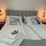 Bienvenidus - Self Service Accommodation - Unterkunft Zur Selbstversorgung - Das Messezimmer - Duesseldorf