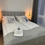 Bienvenidus - Self Service Accommodation - Unterkunft Zur Selbstversorgung - Das Messezimmer - Duesseldorf