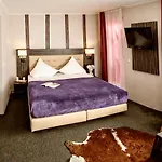 Hotel Famosa