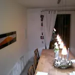 Zimmer Mit Bad, Modern Und Ruhig - Familiaer!