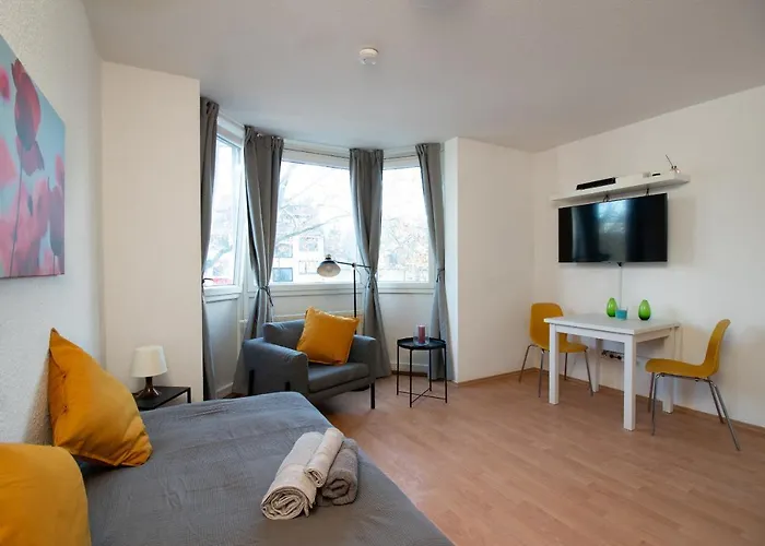 Apartment Duesseldorf Wersten Naehe Uni & Uniklinik, Neue Moebel & Bad, Kochnische
