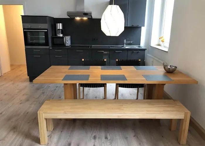 Studio M - Stylish Central City Business Apartment For 5 Guests
