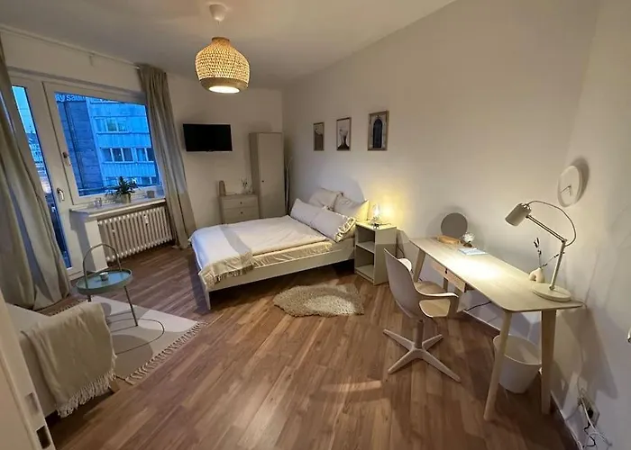 Apartment Mit Wohnkueche & Balkon