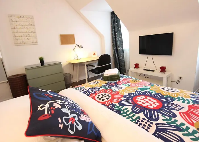 Cozy-City-Central Apartment